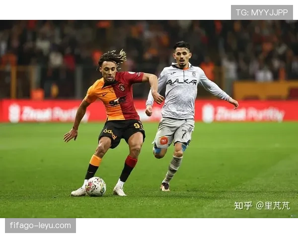 加拉塔萨雷边路提速显成效，球队表现稳健展现逆转势头