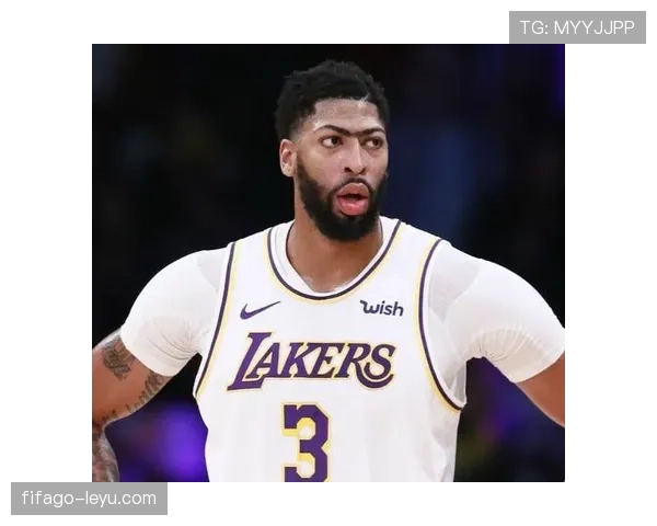 戴维斯的职业生涯表现稳健,展现从新星到顶尖球员的辉煌历程 戴维斯的职业生涯表现稳健,展现从新星到顶尖球员的辉煌历程